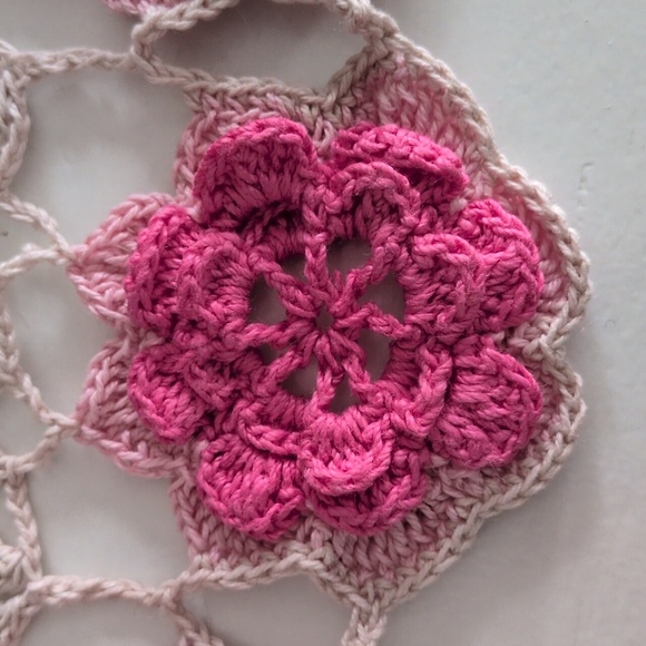 Rare Handmade floral rosette crochet doily Shades Of Pink - Picture 3 of 6